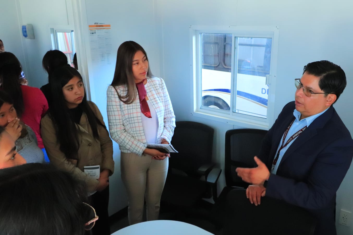 Estudiantes de Derecho UATx realizan prácticas de mediación para fortalecer habilidades de comunicación y negociación